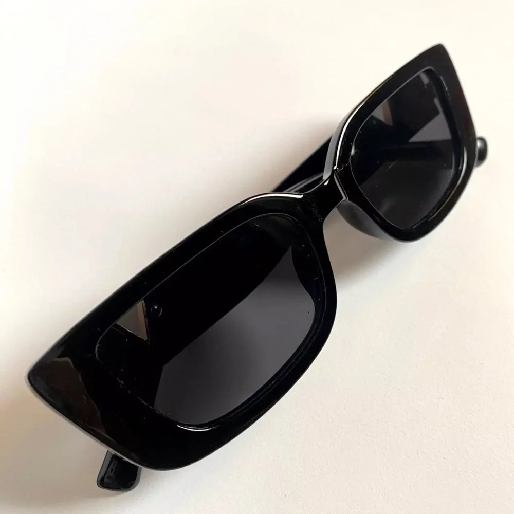 Black Rectangular Sunglasses with Gold V Detail Retro Vintage Style Eyewear‎